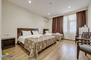 Отель Mirage Hotel Шекветили Трехместный номер с видом на море-2